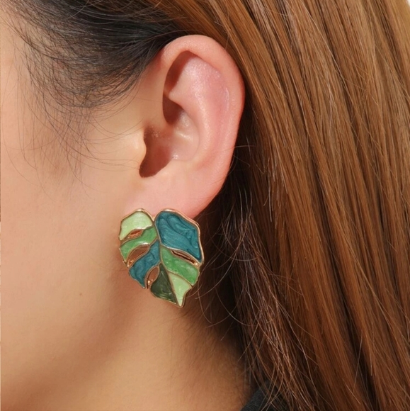 🌴🌴Beautiful Palm Leaf Earrings in a green marble Color🌴🌴 - Picture 3 of 14